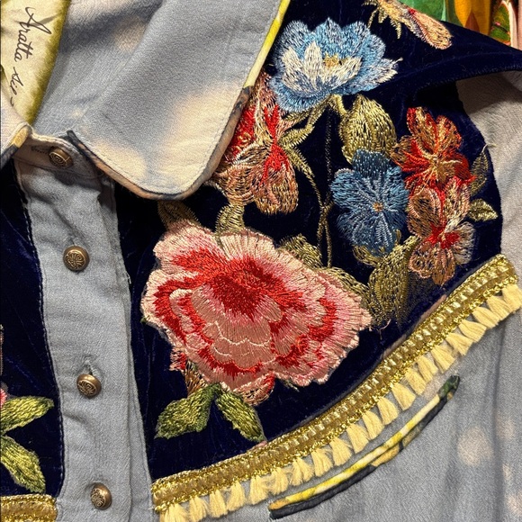 Aratta Miss Texas Embroidered Shirt - Picture 4 of 5